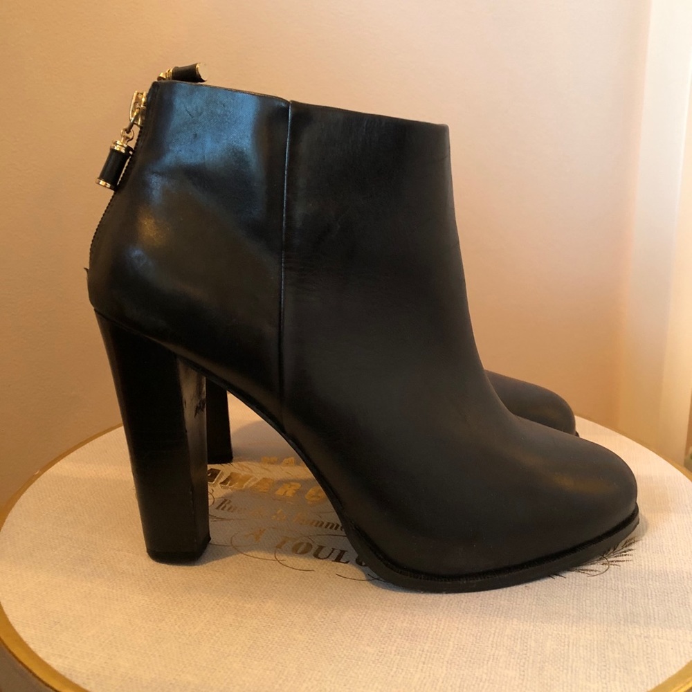 Banana Republic Black booties